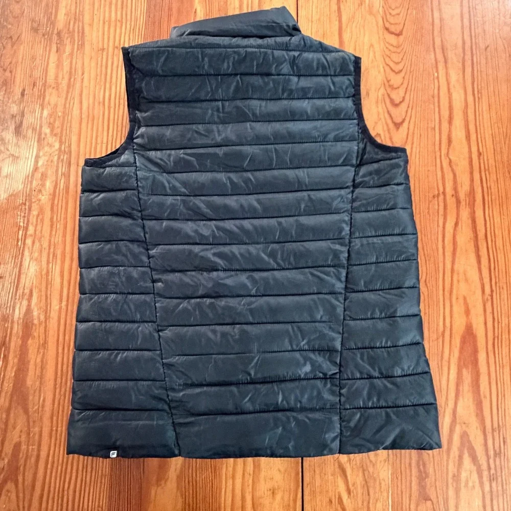 Fabletics Womens Puffer Vest Black Grey White Chevron Stripe Quilted Full Zip S